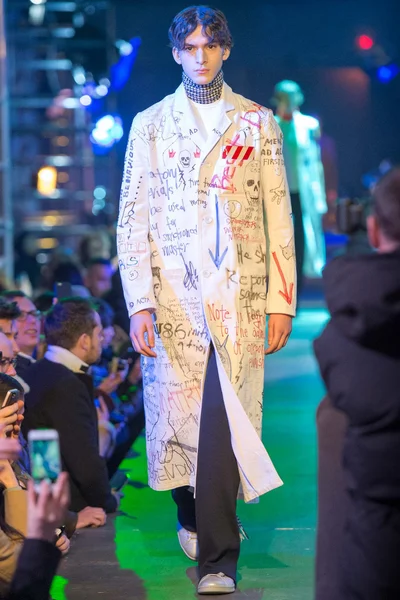 Look 32